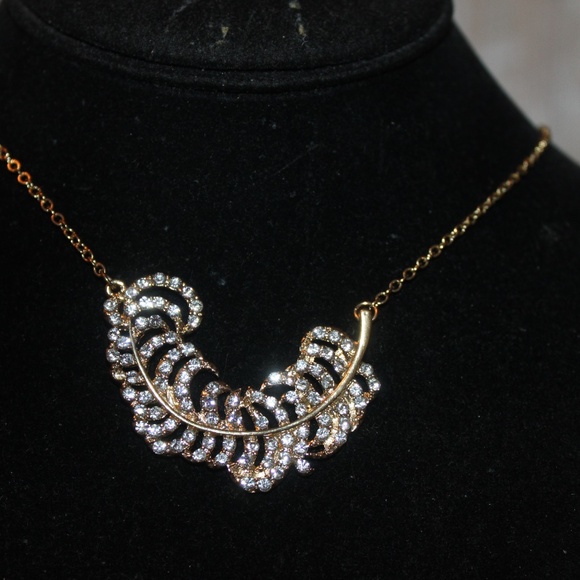 Nwt: Clear Crystal Bend Feather Choker/Necklace - Picture 3 of 3
